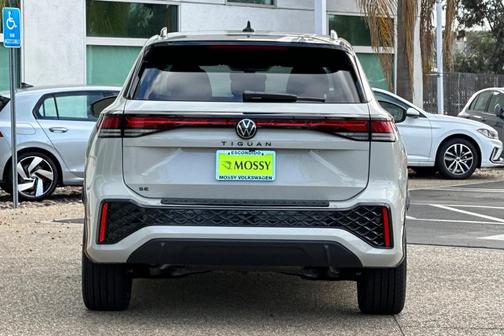 2025 Volkswagen Tiguan 2.0T SE R-Line Black