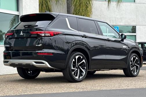 2025 Mitsubishi Outlander PHEV SE