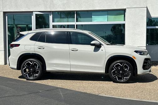 2026 Volkswagen Tiguan 2.0T SEL R-Line