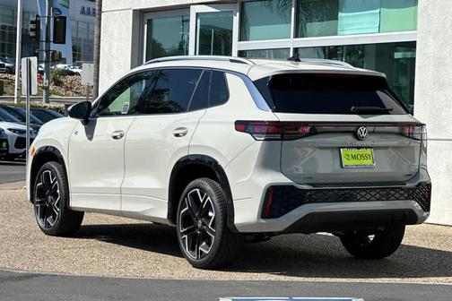 2026 Volkswagen Tiguan 2.0T SEL R-Line