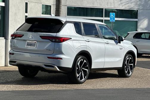 2024 Mitsubishi Outlander PHEV SE