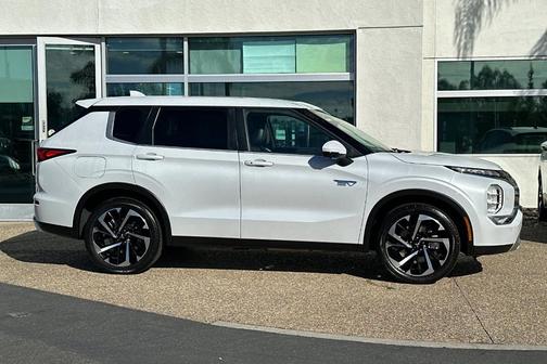 2024 Mitsubishi Outlander PHEV SE