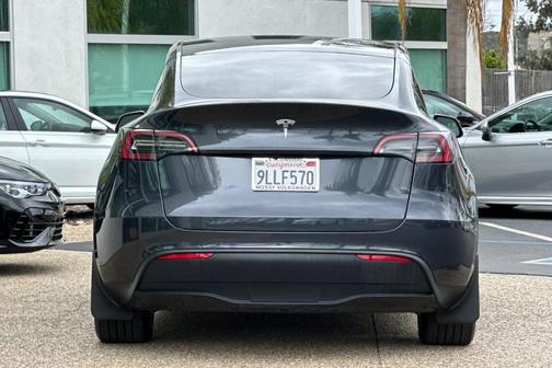 2024 Tesla Model Y Base