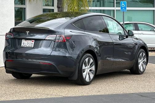 2024 Tesla Model Y Base