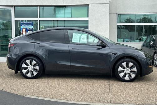 2024 Tesla Model Y Base