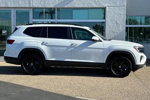 2025 Volkswagen Atlas 2.0T SE w/Technology