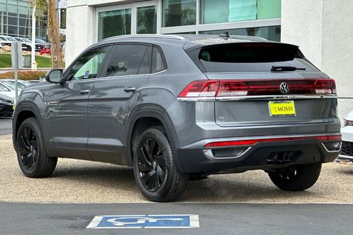 2025 Volkswagen Atlas Cross Sport 2.0T SE w/Technology