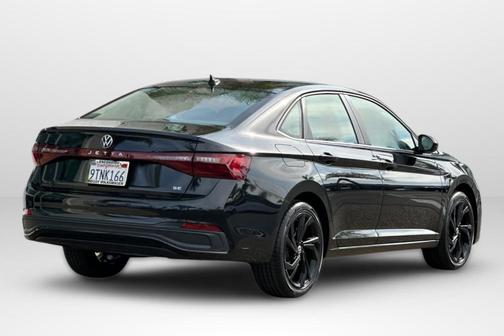 Deep Black Pearl Effect 2025 Volkswagen Jetta 1.5T SE