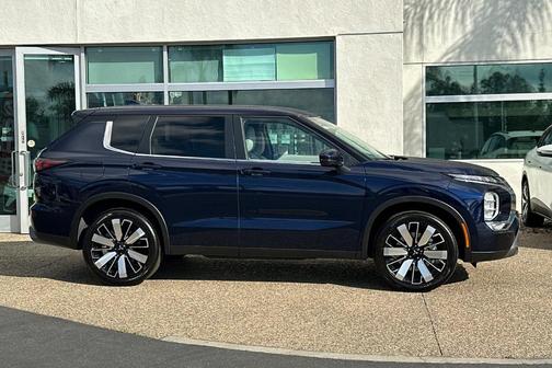 Cosmic Blue Metallic 2026 Mitsubishi Outlander SE
