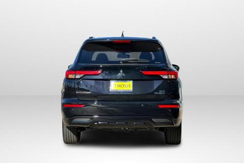 Labrador Black Pearl 2025 Mitsubishi Outlander PHEV SEL