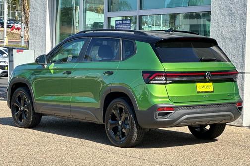 2025 Volkswagen Taos 1.5T SE Black