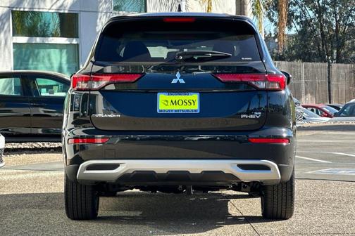 2025 Mitsubishi Outlander PHEV SE
