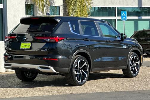 2025 Mitsubishi Outlander PHEV SE