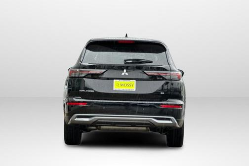 Labrador Black Pearl 2026 Mitsubishi Outlander SE