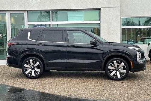 2026 Mitsubishi Outlander SE