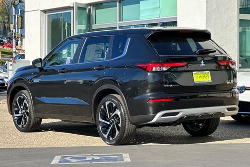 2025 Mitsubishi Outlander PHEV SE