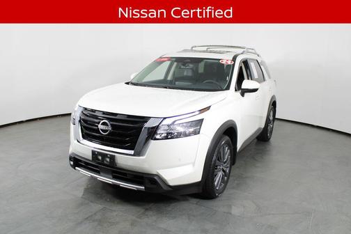 Pearl White Tricoat 2024 Nissan Pathfinder SL FWD