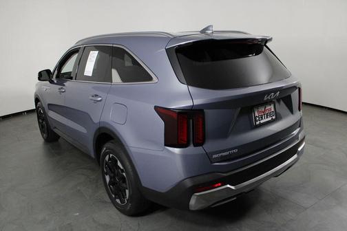 Everlasting Silver 2024 Kia Sorento S