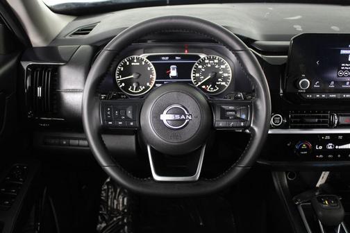 Deep Ocean Blue Pearl 2024 Nissan Pathfinder SV FWD