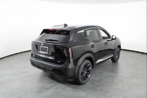 Super Black 2026 Nissan Kicks SR