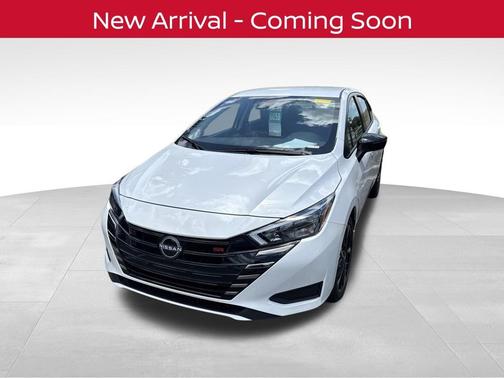 Aspen White Tricoat 2025 Nissan Versa 1.6 S