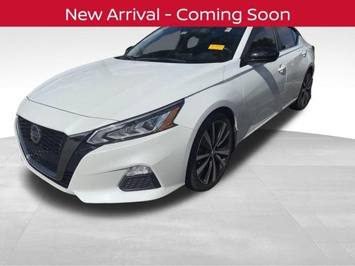Pearl White Tricoat 2022 Nissan Altima SR FWD