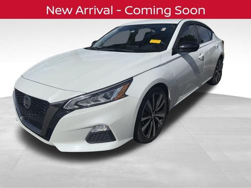 Pearl White Tricoat 2022 Nissan Altima SR FWD