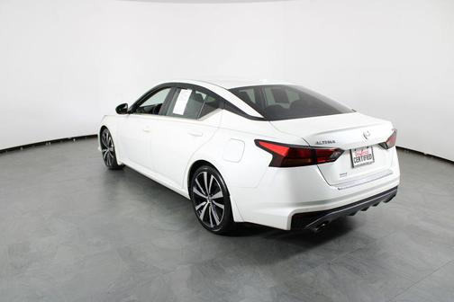 Pearl White Tricoat 2022 Nissan Altima SR FWD