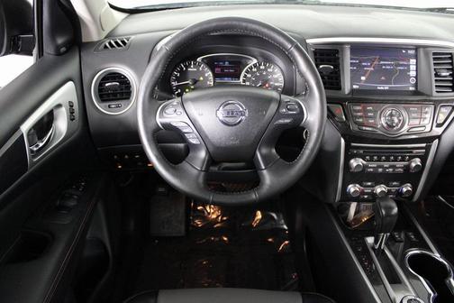 2019 Nissan Pathfinder SL