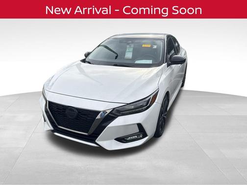 Aspen White Tricoat/Super Black 2022 Nissan Sentra SR