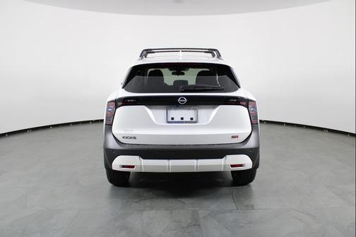 Aspen White Tricoat 2026 Nissan Kicks SR