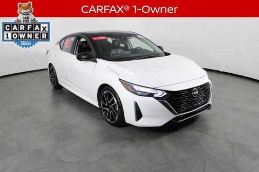 Aspen White Tricoat/Super Black 2024 Nissan Sentra SR