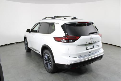Everest White Pearl Tricoat 2026 Nissan Rogue Platinum