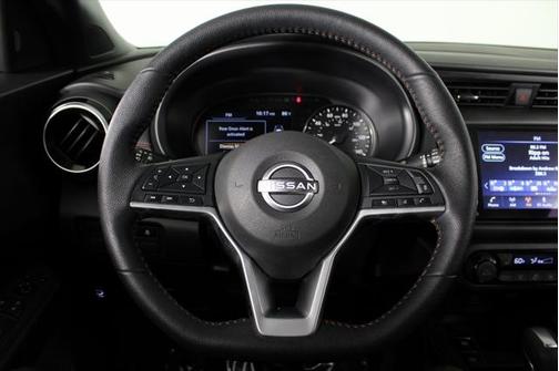2022 Nissan Kicks SR