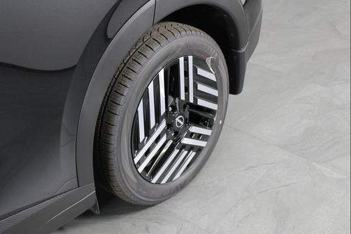 Black Diamond Pearl 2026 Nissan Leaf SV+