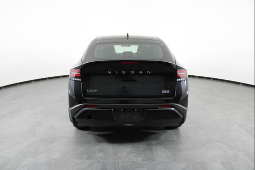 Black Diamond Pearl 2026 Nissan Leaf SV+