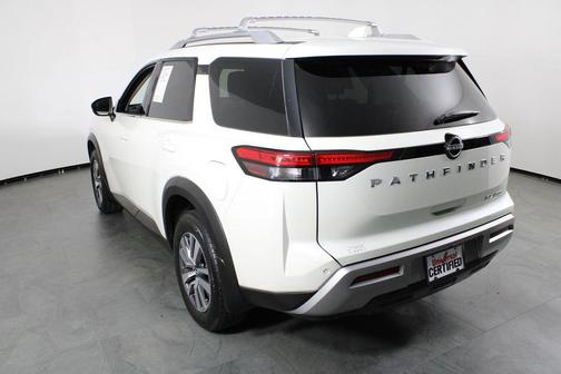2023 Nissan Pathfinder SL 4WD
