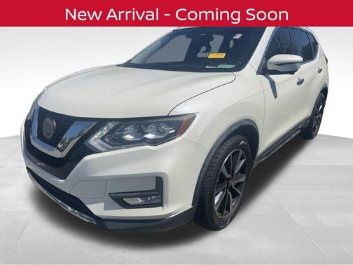 Pearl White 2018 Nissan Rogue SL