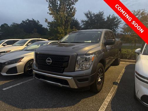 2023 Nissan Titan SV