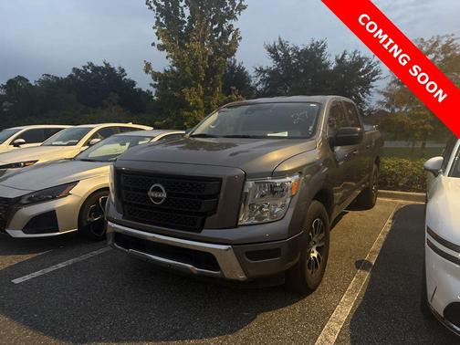 2023 Nissan Titan SV