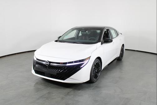 Aspen White Tricoat/Super Black 2027 Nissan Sentra SR