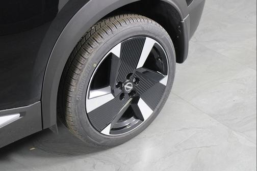 Super Black 2026 Nissan Kicks SR