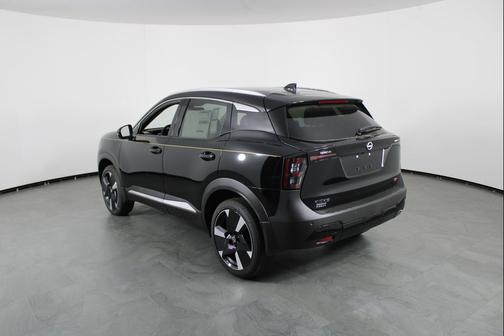 Super Black 2026 Nissan Kicks SR