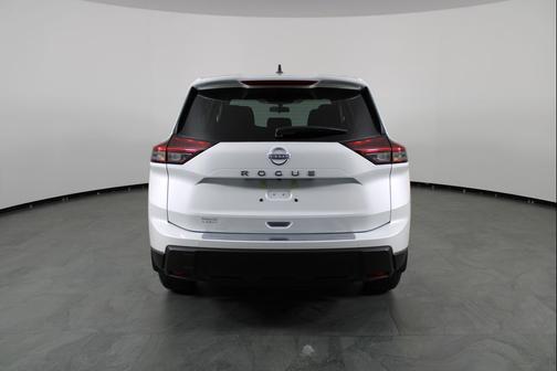 Everest White Pearl Tricoat 2026 Nissan Rogue SV