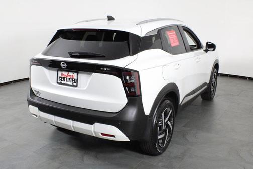 Aspen White Tricoat 2026 Nissan Kicks SV