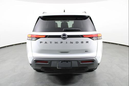 Everest White Pearl Tricoat 2026 Nissan Pathfinder SL