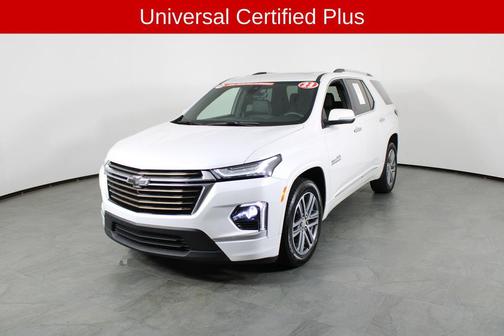 Iridescent Pearl Tricoat 2023 Chevrolet Traverse High Country