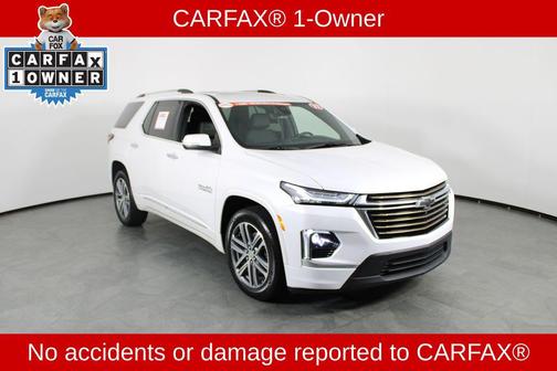 Iridescent Pearl Tricoat 2023 Chevrolet Traverse High Country