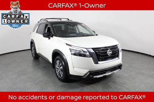 Pearl White Tricoat/Super Black 2024 Nissan Pathfinder SL FWD