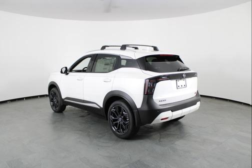 Aspen White Tricoat 2026 Nissan Kicks SR